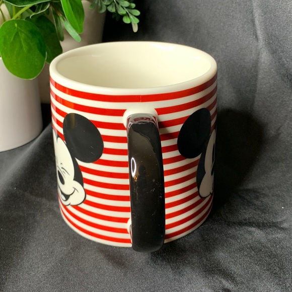 Super fun large oversized red, black and white Mickey Mouse Disney mug - Picture 4 of 8